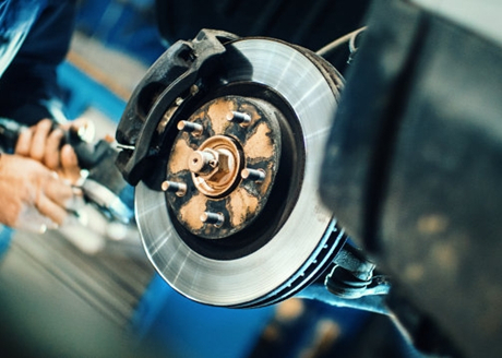 Pièces essentielles pour l'entretien hivernal et estival de votre voiture