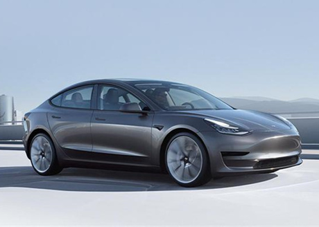 Le tableau de bord du Tesla Model Y indique un problème de liquide de frein !
